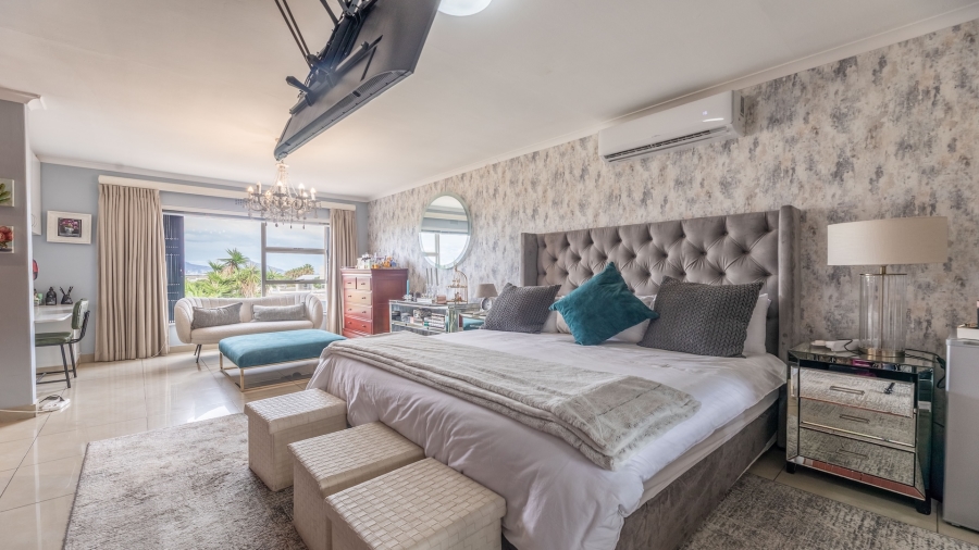 5 Bedroom Property for Sale in Flamingo Vlei Western Cape